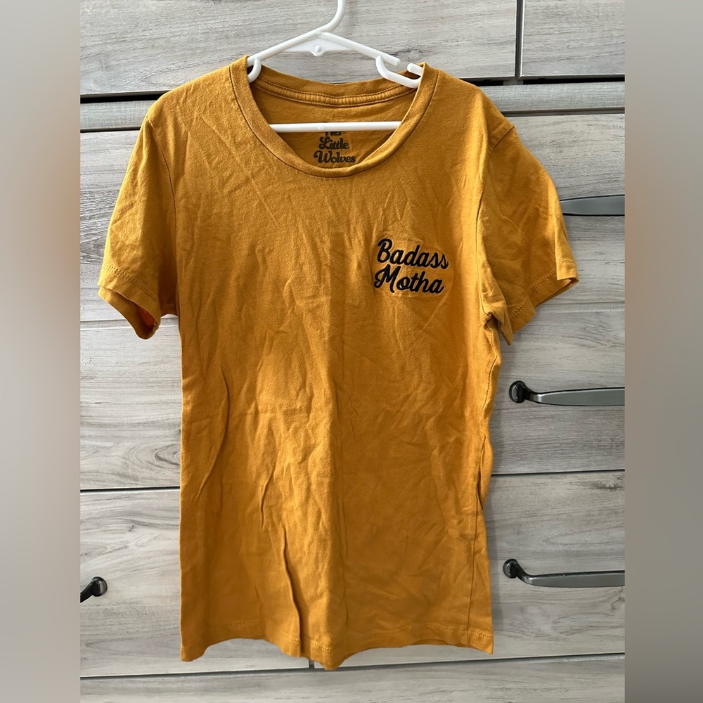 Her little wolves badass motha tee